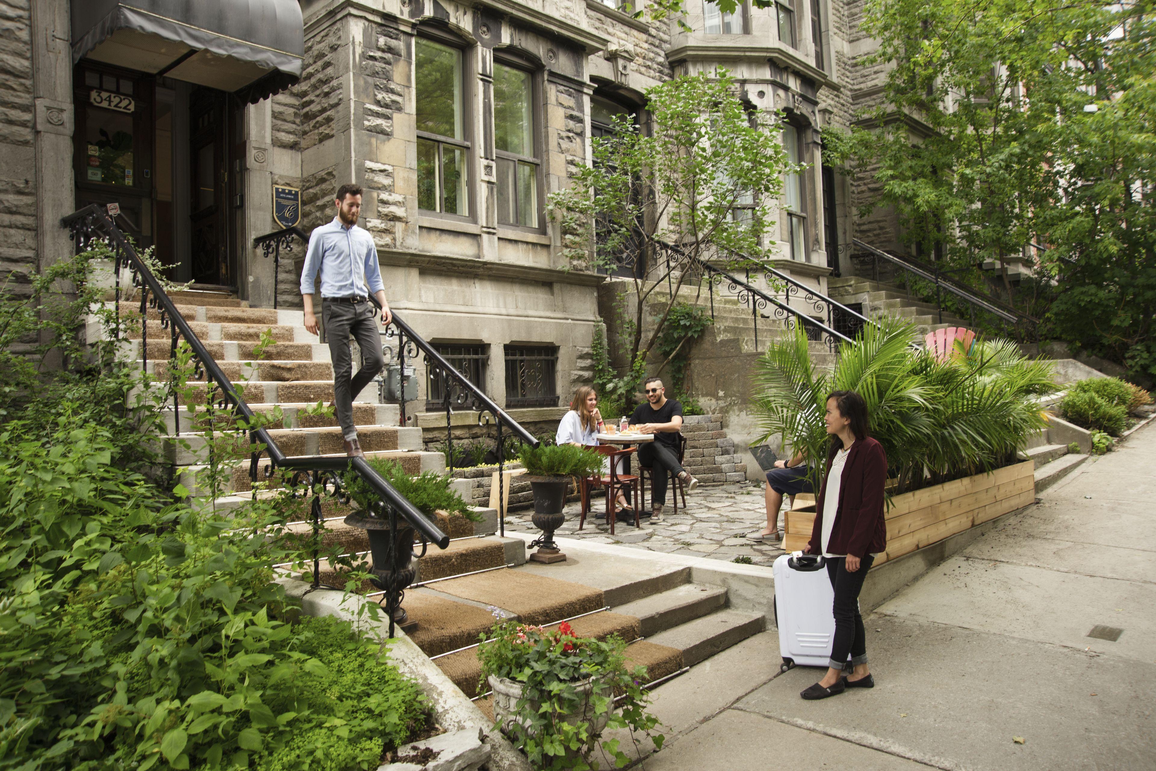 Ambrose House & Cafe - Self Check-In Guesthouse